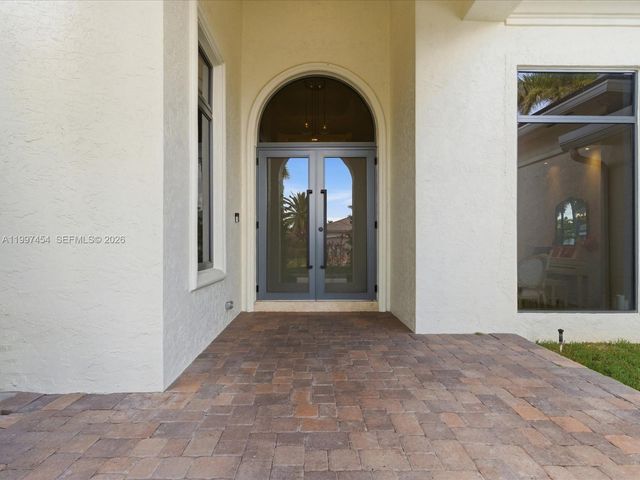 770 Leigh Palm Ave, Plantation, FL 33324
