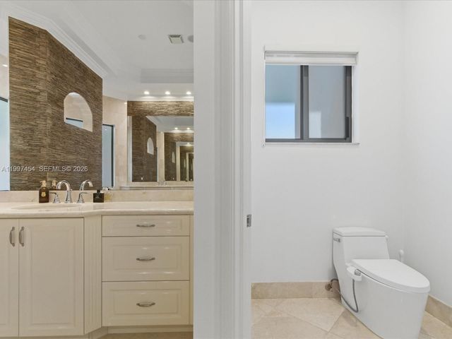 770 Leigh Palm Ave, Plantation, FL 33324