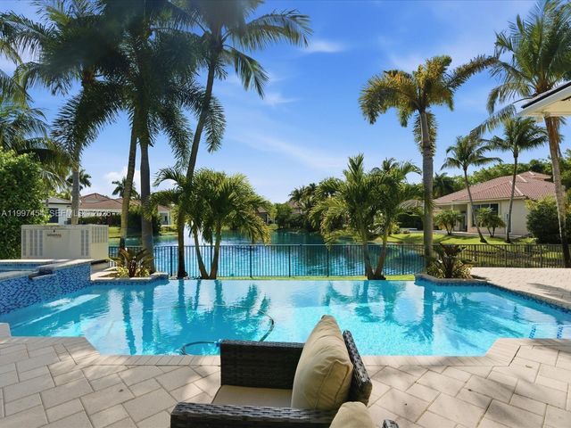 770 Leigh Palm Ave, Plantation, FL 33324
