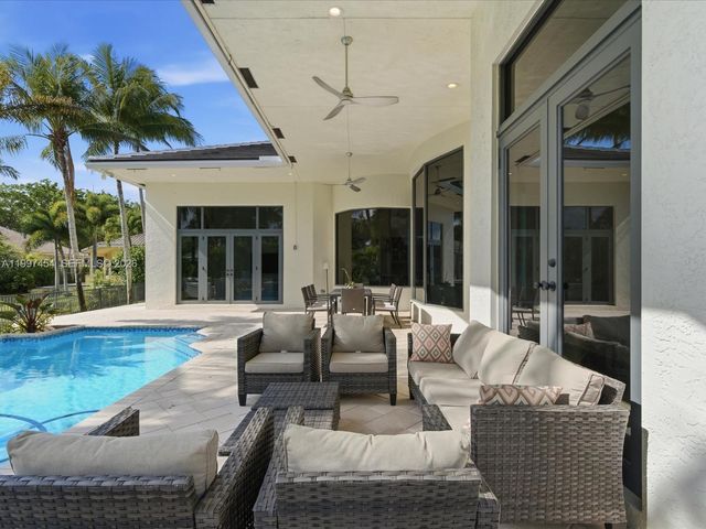 770 Leigh Palm Ave, Plantation, FL 33324