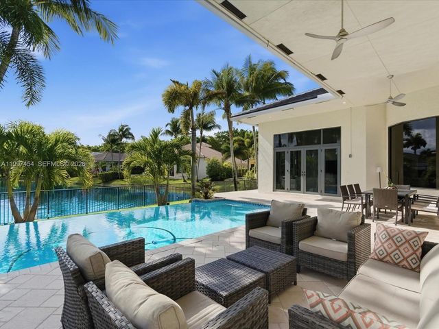 770 Leigh Palm Ave, Plantation, FL 33324