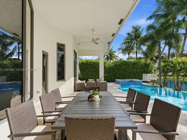770 Leigh Palm Ave, Plantation, FL 33324