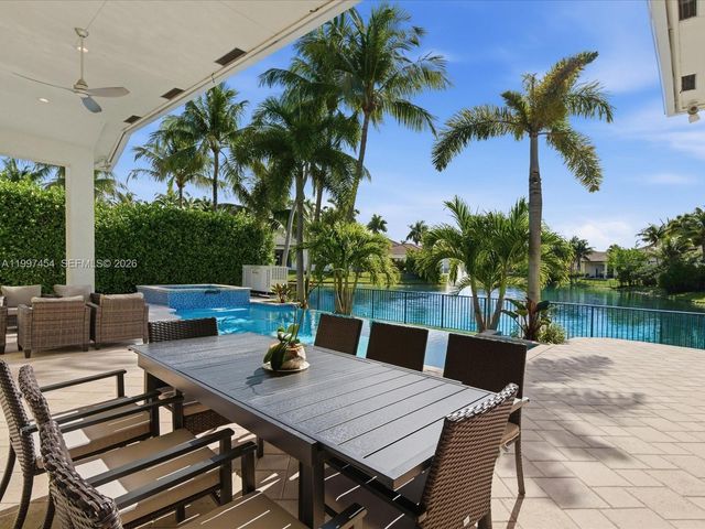 770 Leigh Palm Ave, Plantation, FL 33324