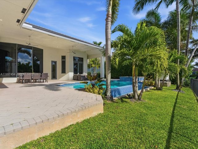 770 Leigh Palm Ave, Plantation, FL 33324