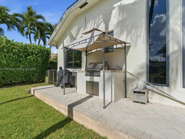 770 Leigh Palm Ave, Plantation, FL 33324