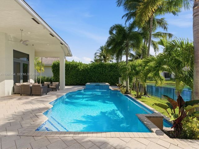 770 Leigh Palm Ave, Plantation, FL 33324