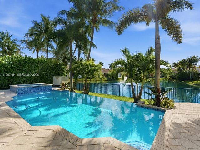 770 Leigh Palm Ave, Plantation, FL 33324
