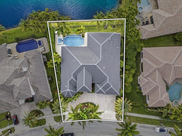770 Leigh Palm Ave, Plantation, FL 33324