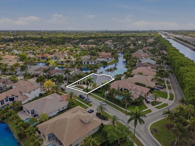 770 Leigh Palm Ave, Plantation, FL 33324