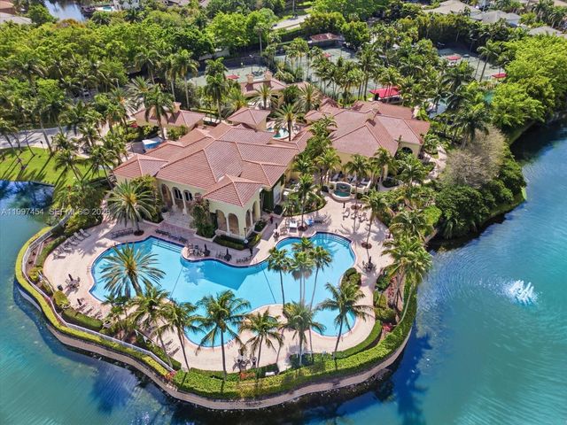 770 Leigh Palm Ave, Plantation, FL 33324