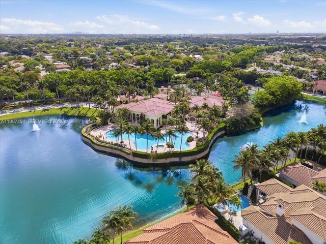 770 Leigh Palm Ave, Plantation, FL 33324