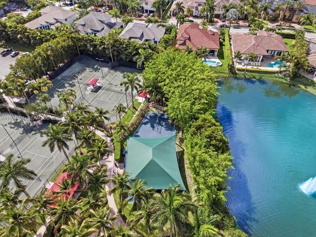 770 Leigh Palm Ave, Plantation, FL 33324