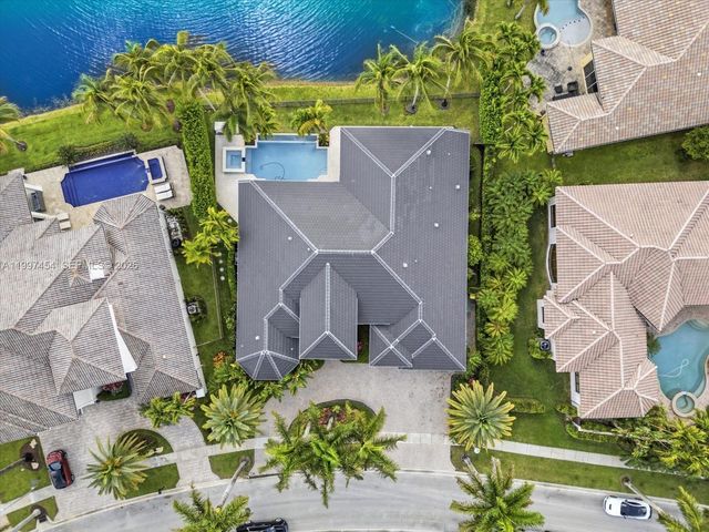 770 Leigh Palm Ave, Plantation, FL 33324