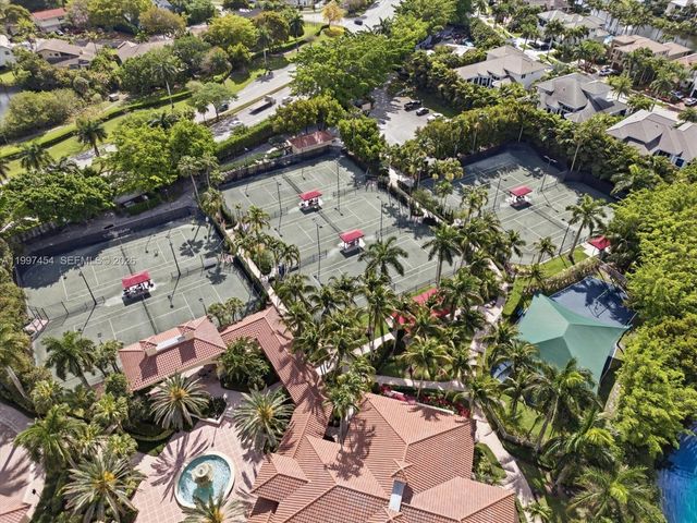 770 Leigh Palm Ave, Plantation, FL 33324