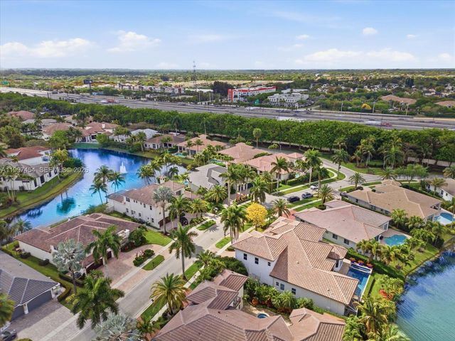 770 Leigh Palm Ave, Plantation, FL 33324