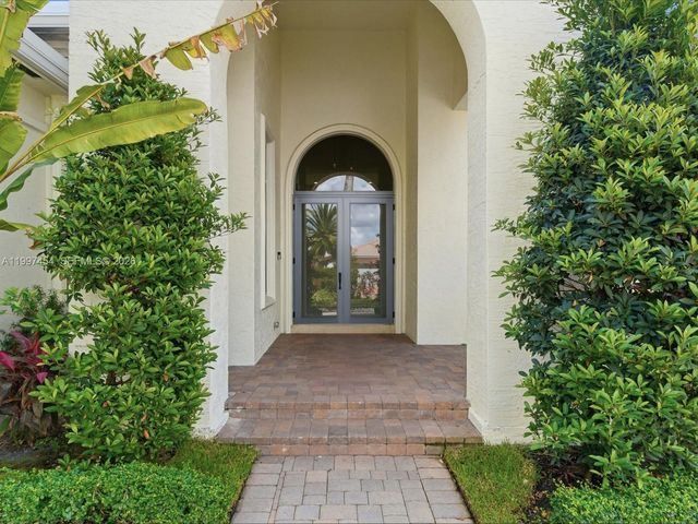 770 Leigh Palm Ave, Plantation, FL 33324
