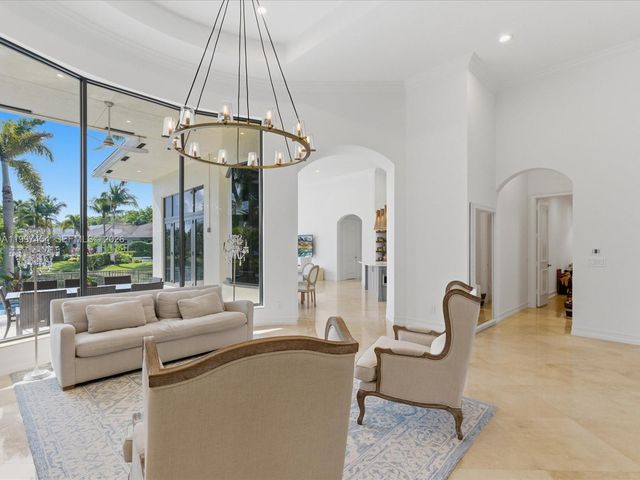 770 Leigh Palm Ave, Plantation, FL 33324