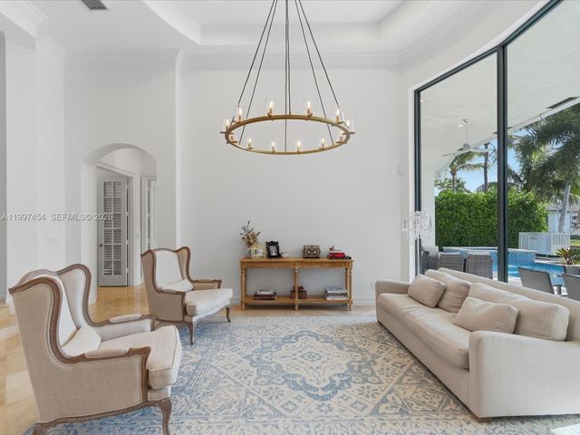770 Leigh Palm Ave, Plantation, FL 33324