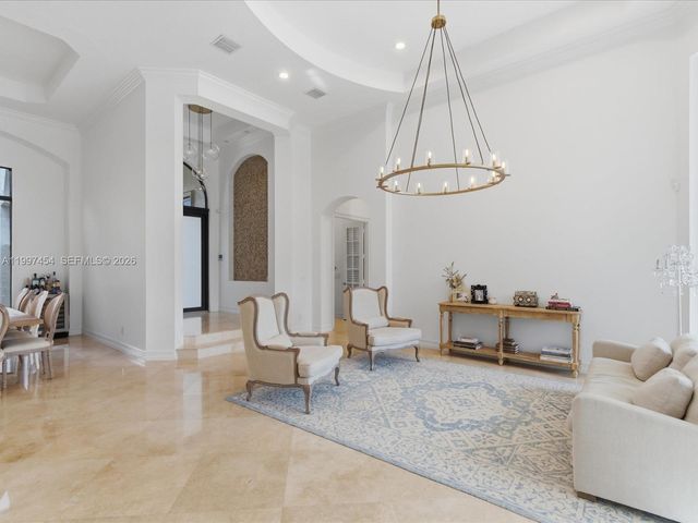 770 Leigh Palm Ave, Plantation, FL 33324