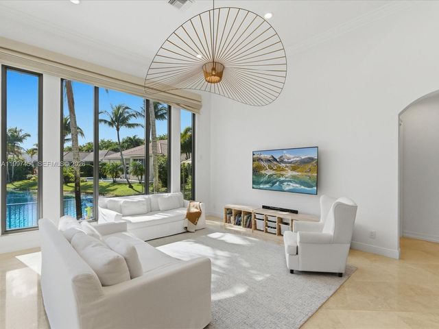 770 Leigh Palm Ave, Plantation, FL 33324