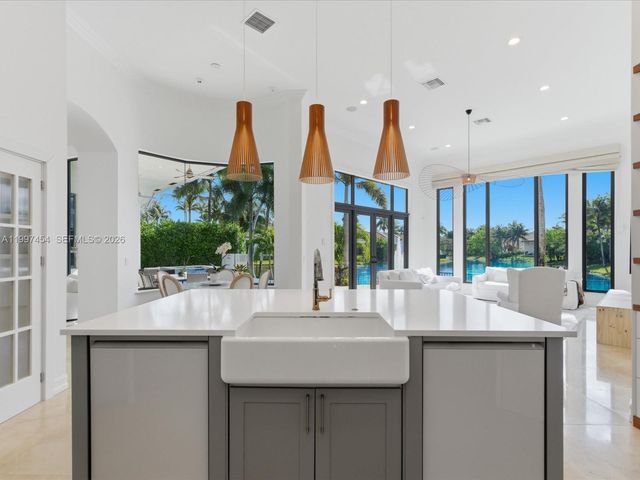 770 Leigh Palm Ave, Plantation, FL 33324