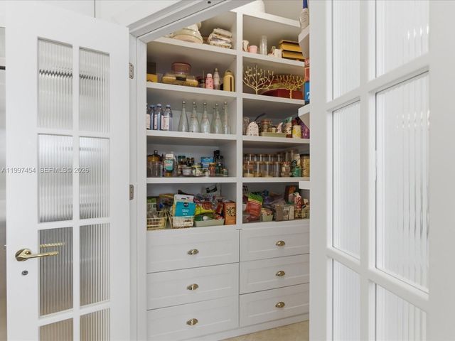 770 Leigh Palm Ave, Plantation, FL 33324