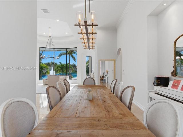 770 Leigh Palm Ave, Plantation, FL 33324