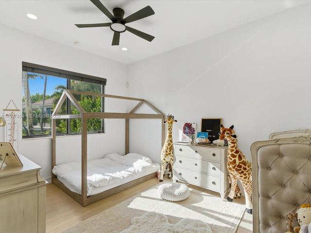 770 Leigh Palm Ave, Plantation, FL 33324