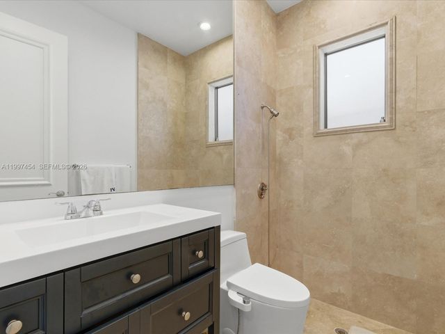 770 Leigh Palm Ave, Plantation, FL 33324