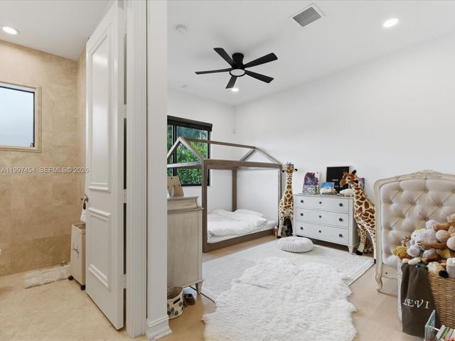 770 Leigh Palm Ave, Plantation, FL 33324