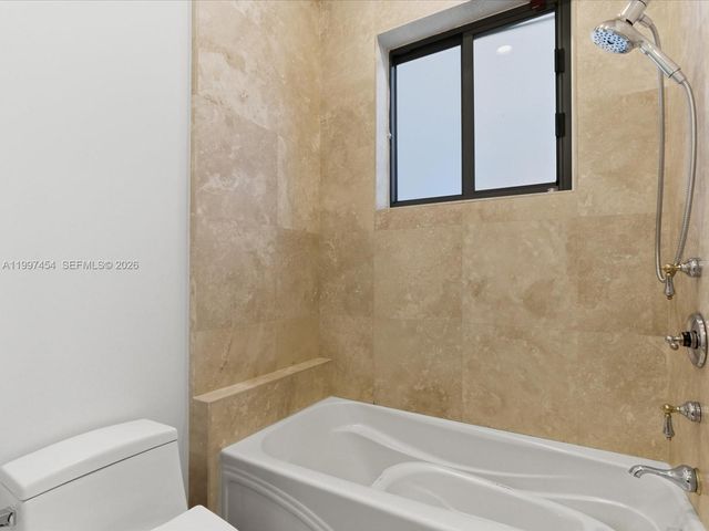 770 Leigh Palm Ave, Plantation, FL 33324