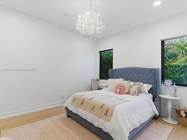 770 Leigh Palm Ave, Plantation, FL 33324