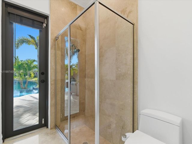 770 Leigh Palm Ave, Plantation, FL 33324