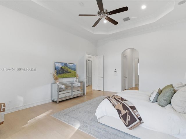770 Leigh Palm Ave, Plantation, FL 33324
