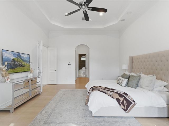 770 Leigh Palm Ave, Plantation, FL 33324