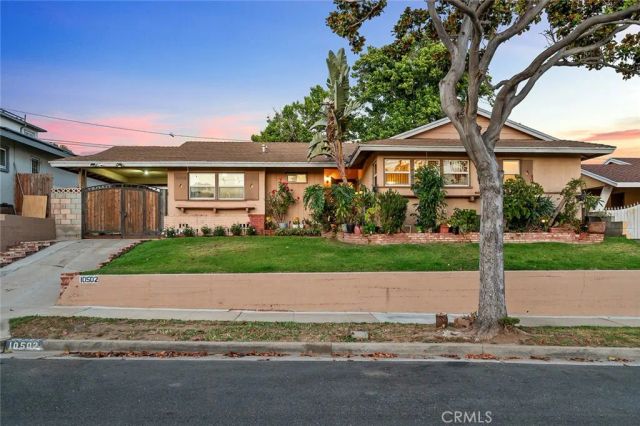 10502 S 8th Place, Inglewood, CA 90303