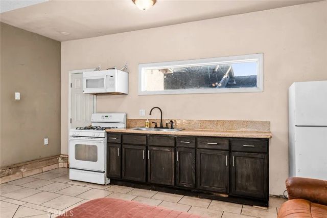 10502 S 8th Place, Inglewood, CA 90303