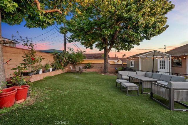 10502 S 8th Place, Inglewood, CA 90303