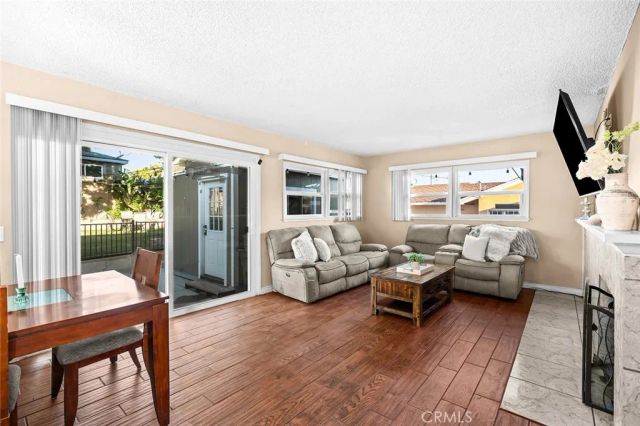 10502 S 8th Place, Inglewood, CA 90303