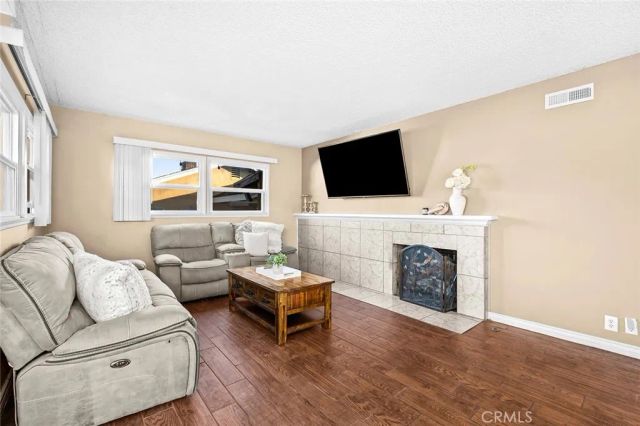 10502 S 8th Place, Inglewood, CA 90303