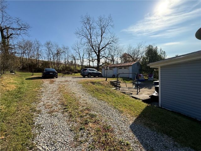 3256 Constitution Blvd, Blaine Twp, PA 15323