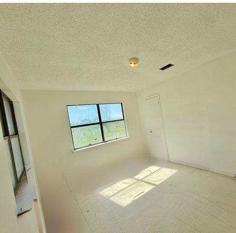 1605 E 10th Avenue, Corsicana, TX 75110