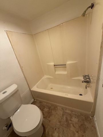 1605 E 10th Avenue, Corsicana, TX 75110