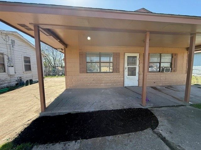 1605 E 10th Avenue, Corsicana, TX 75110