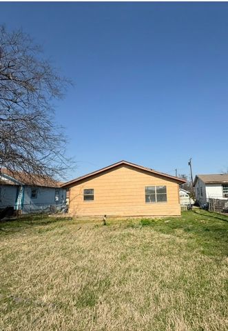 1605 E 10th Avenue, Corsicana, TX 75110