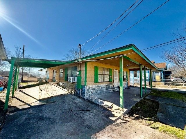 1605 E 10th Avenue, Corsicana, TX 75110