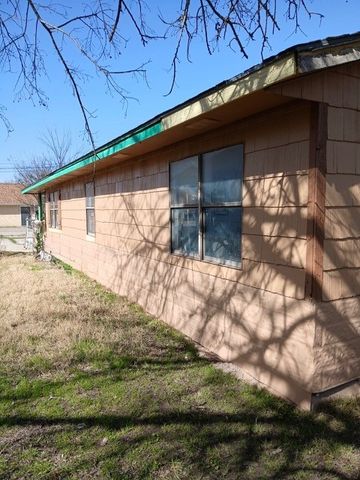 1605 E 10th Avenue, Corsicana, TX 75110