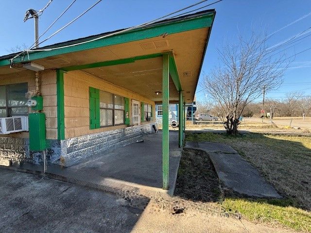 1605 E 10th Avenue, Corsicana, TX 75110