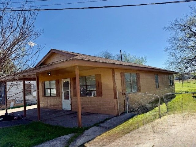 1605 E 10th Avenue, Corsicana, TX 75110