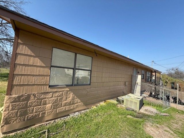1605 E 10th Avenue, Corsicana, TX 75110